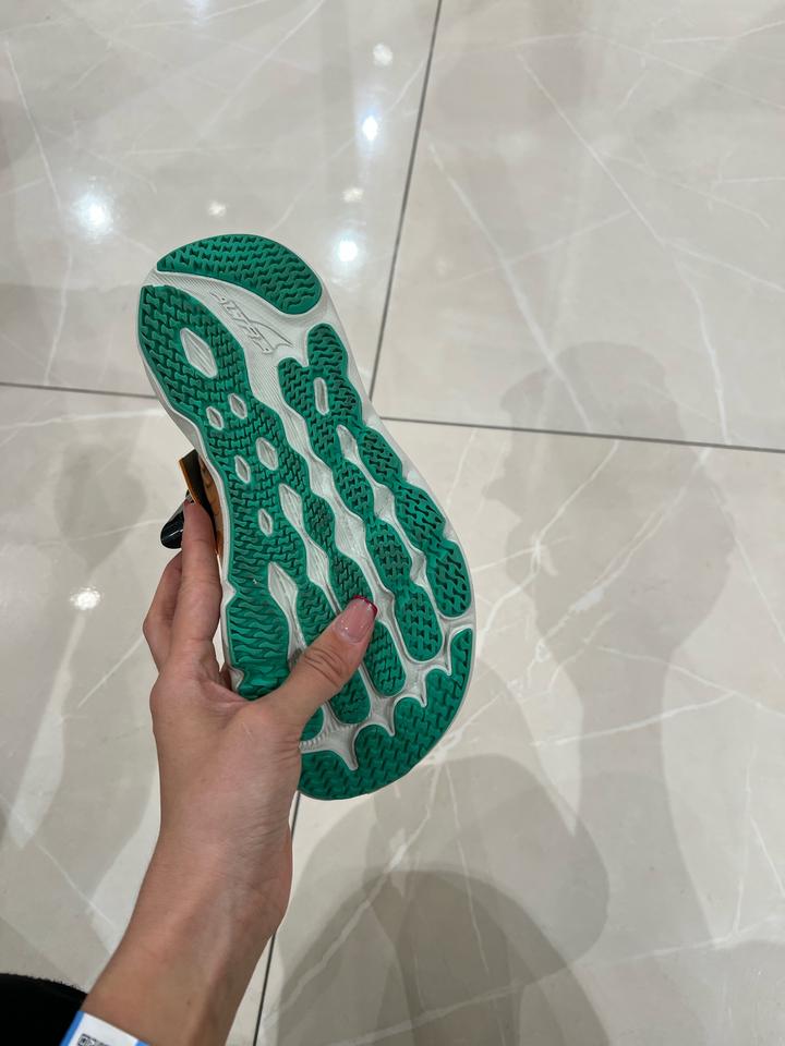 Кроссовки altra