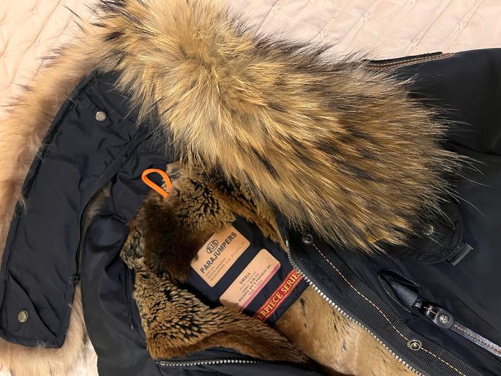 Куртка зимняя женская черная Parajumpers
