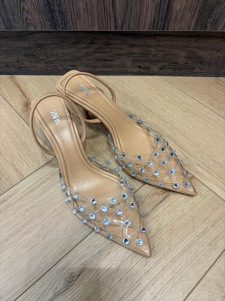 Сандалии на каблуке Zara