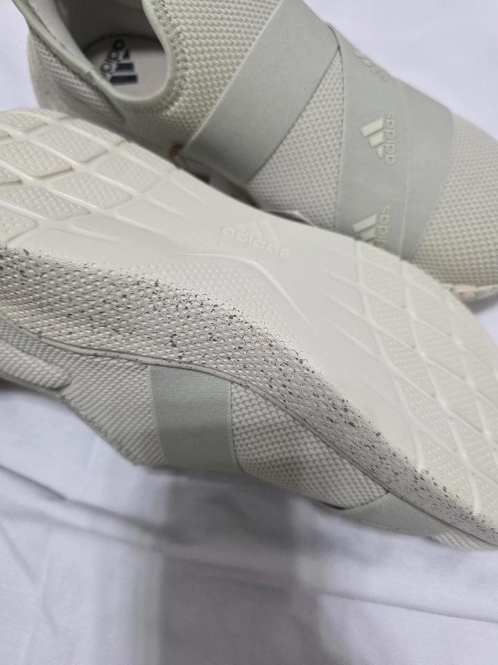 Женские кроссовки Adidas