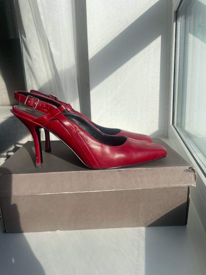 Туфли красные Charles & Keith