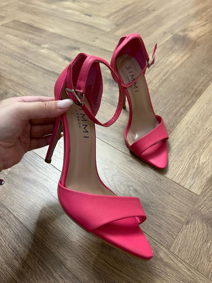 Босоножки фуксия