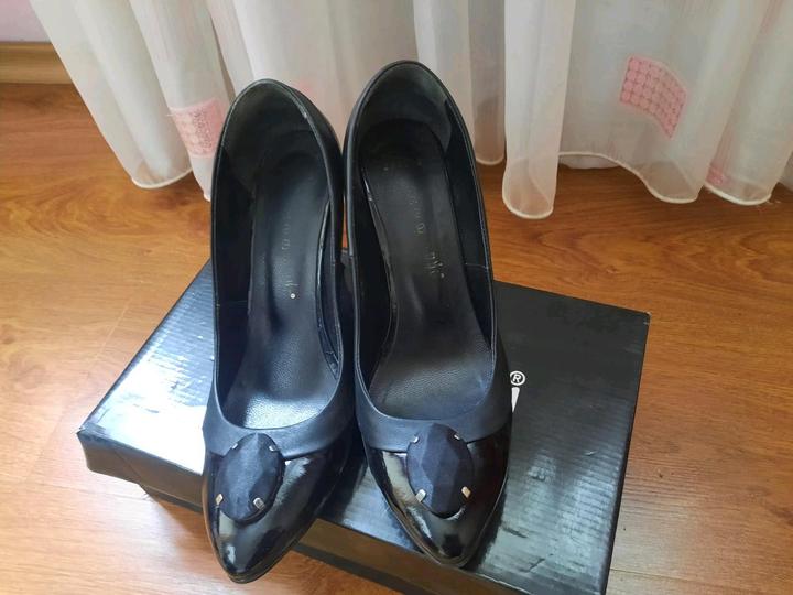 Женские натуральные лакированные туфли 38 размер