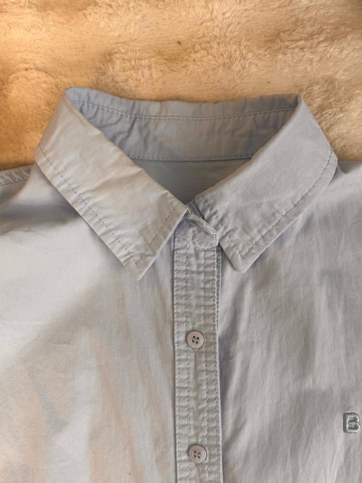 Голубая рубашка