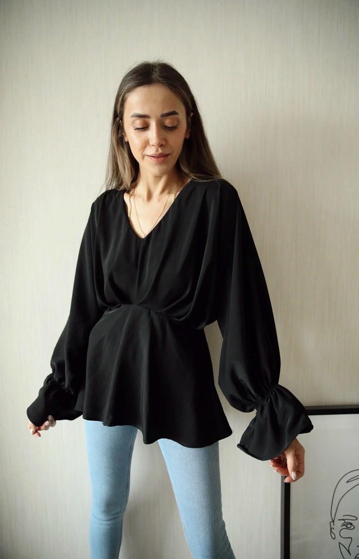 ЧЕРНАЯ БЛУЗКА С РУКАВАМИ «ЛЕТУЧАЯ МЫШЬ»