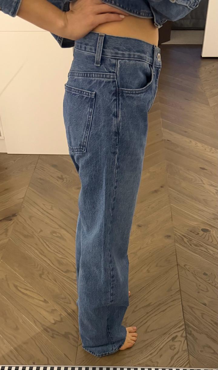 Джинсы из коллекции Джонатана Андерсона для Uniqlo