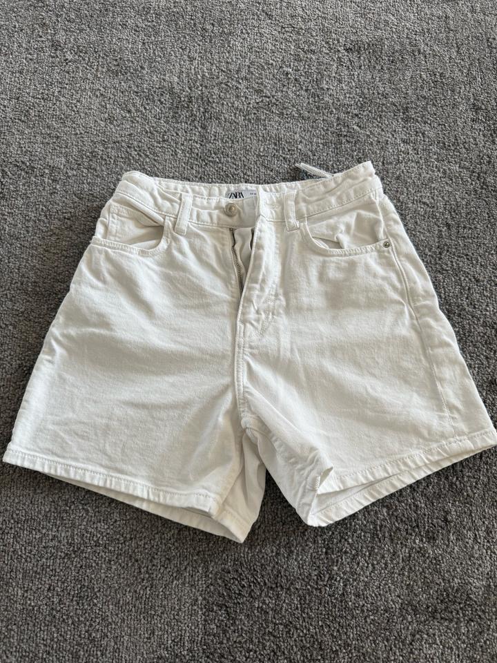 Белые шорты от Zara