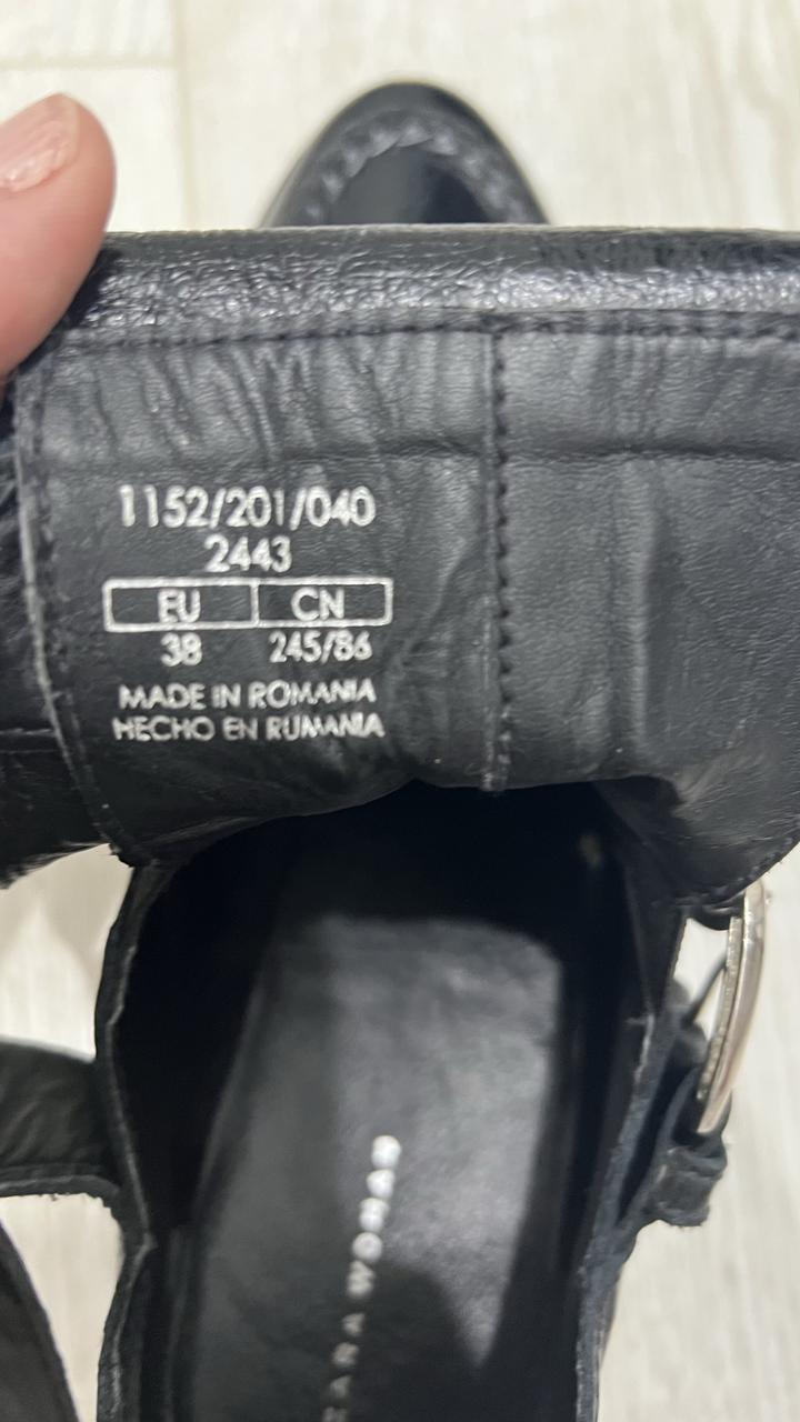 Продаются ботинки