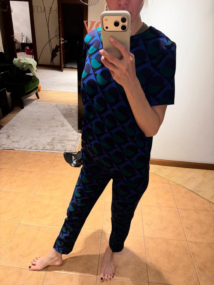 Стильный брючный костюм от Marc Jacob’s. Покупала в Милане. Надевала пару раз.
