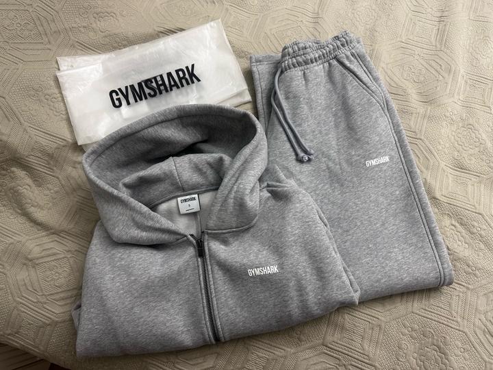 Спортивный флисовый костюм от Gymshark