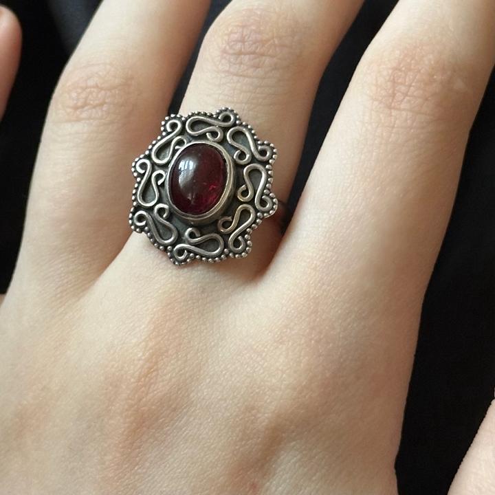 Винтажное кольцо из чистого серебра 925 пробы в традиционном стиле с камнем