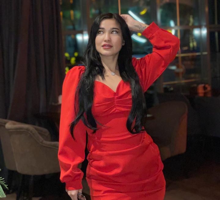 Шикарное красное платье