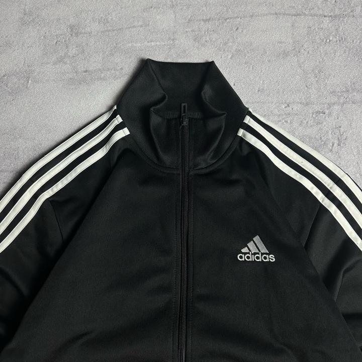 Двойка adidas