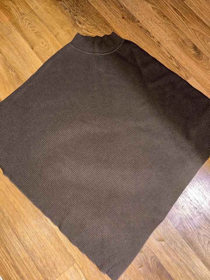 коричневая кофта