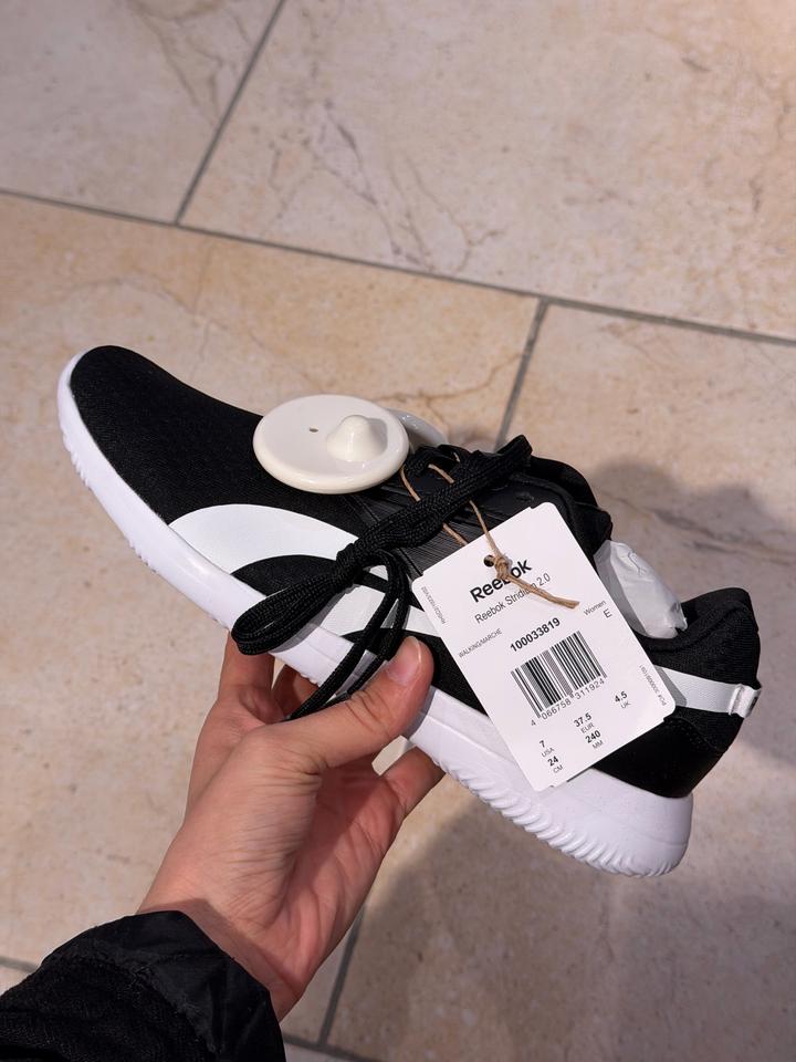 Женские кроссовки Reebok