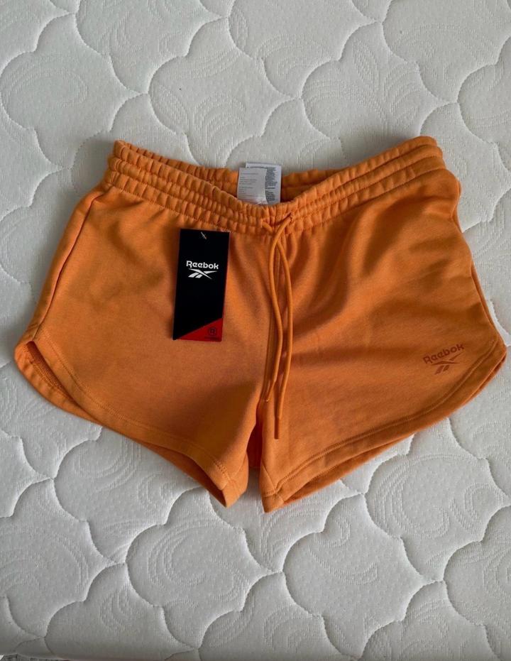 Женские шорты Reebok