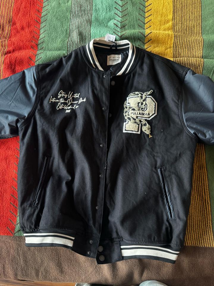 Бомбер новый с этикеткой