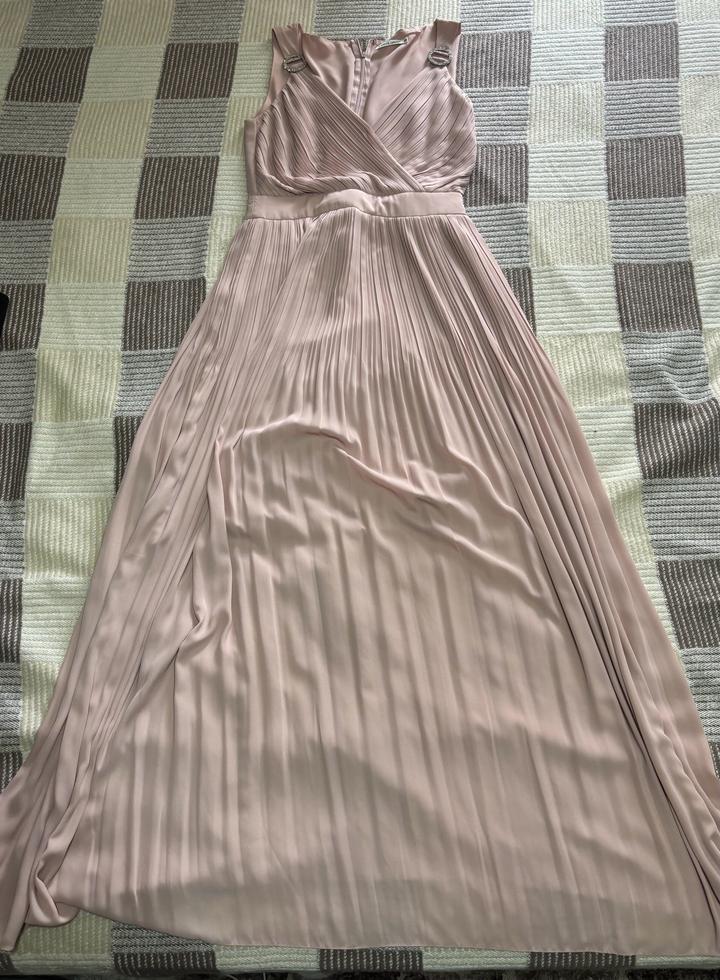 Платье пудрового цвета