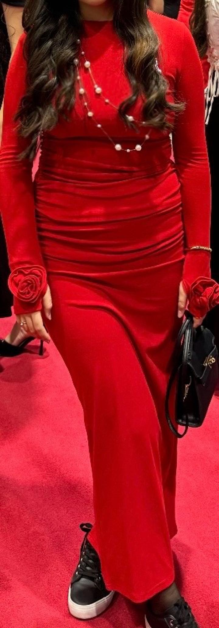 красное платье