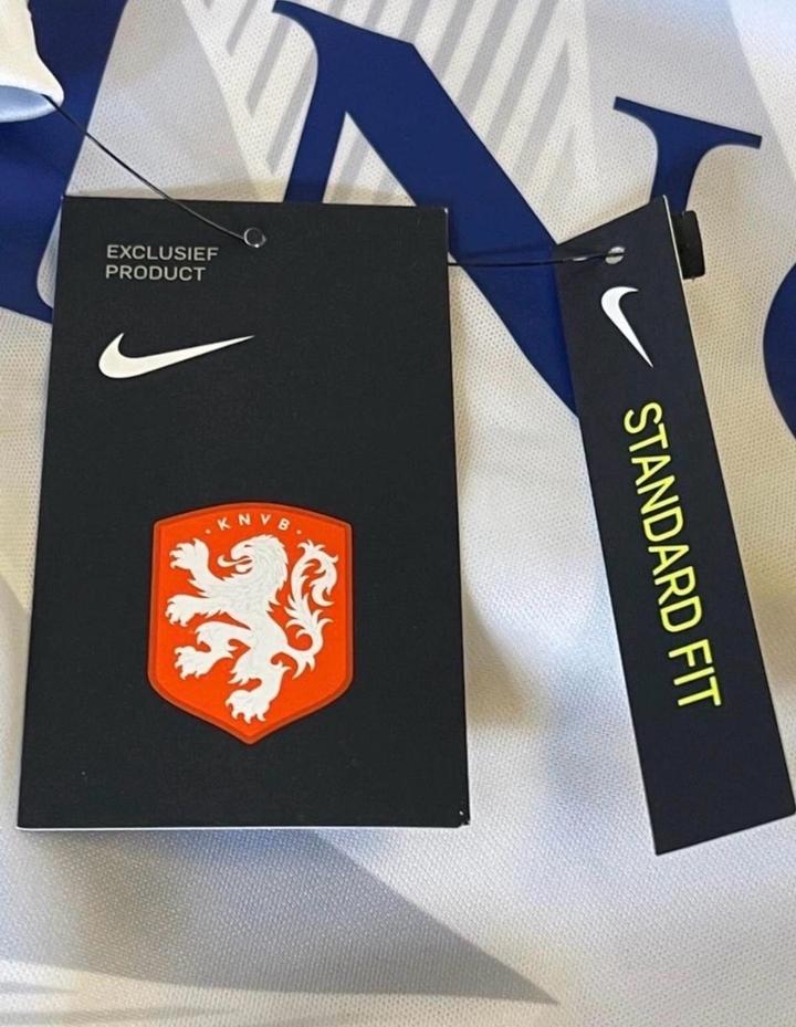 Nike Netherlands S новая оригинал с бирками