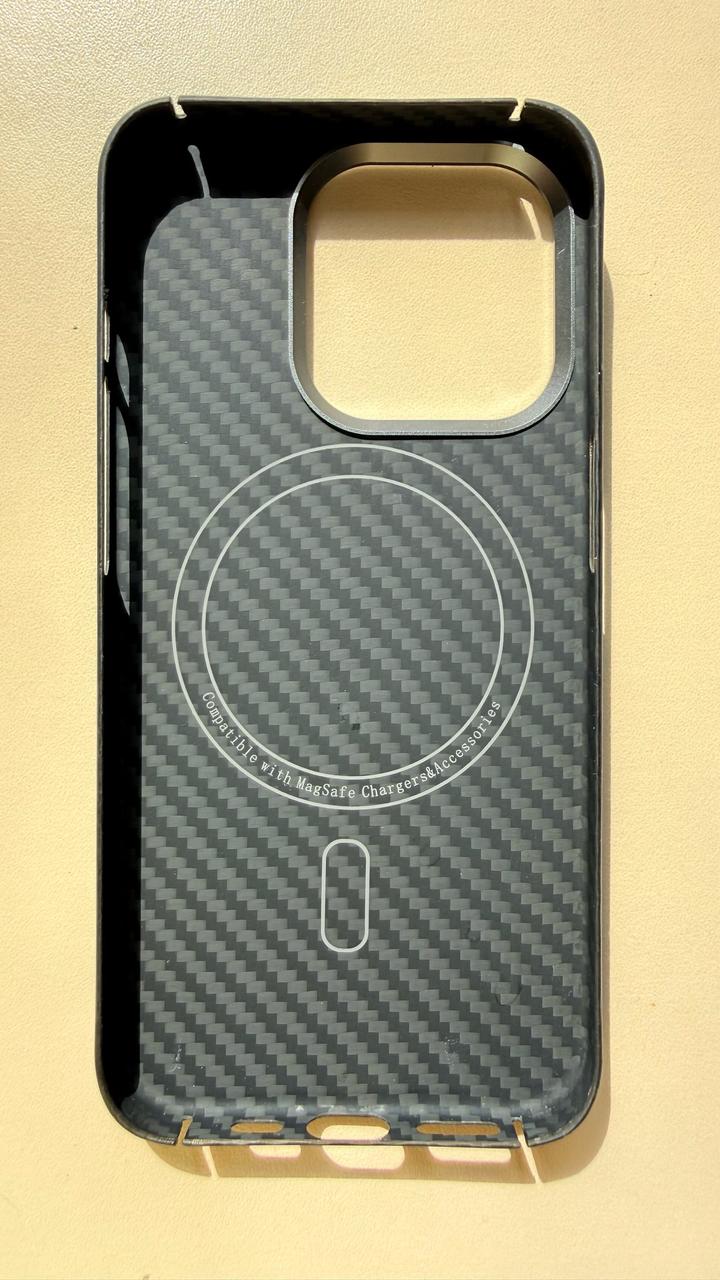 Тонкий чехол карбон IPhone 16Pro