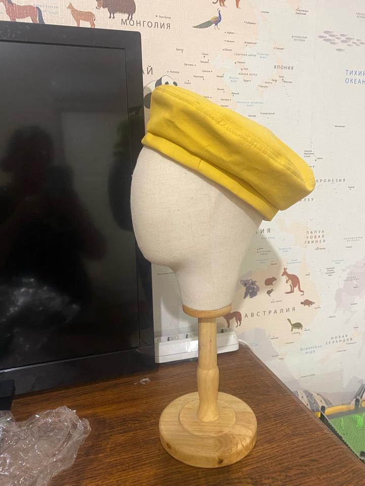 Берет новый желтый