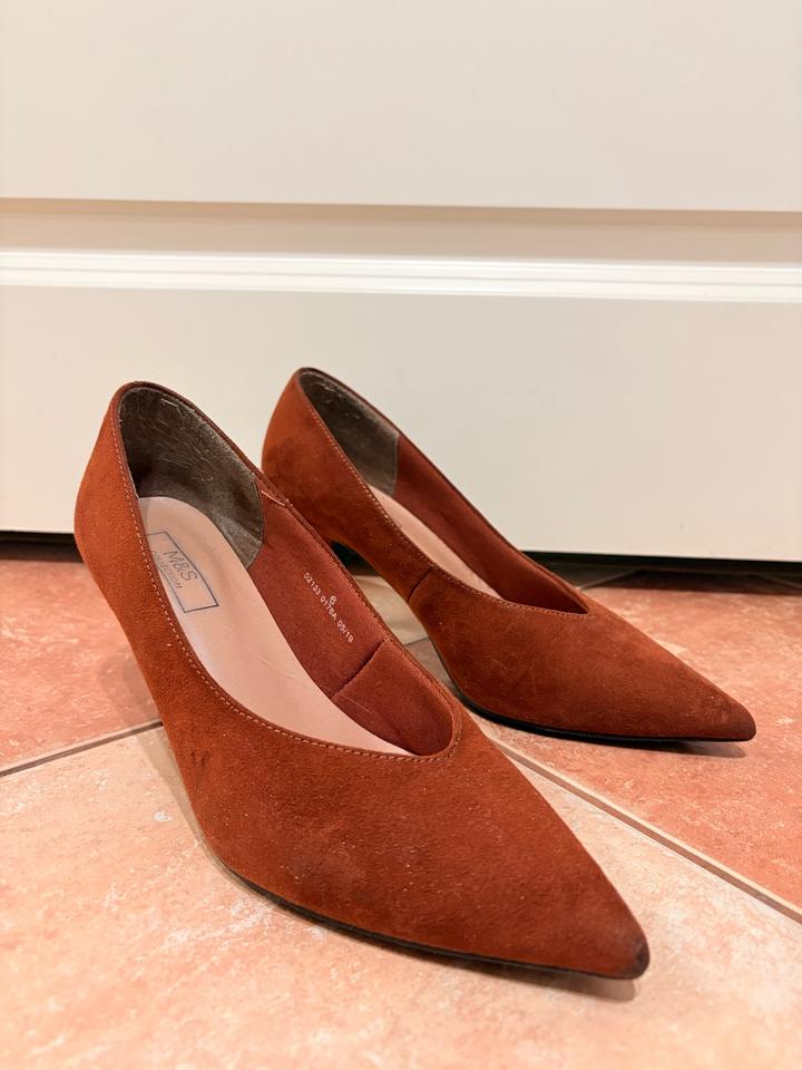 Замшевые коричневые туфли