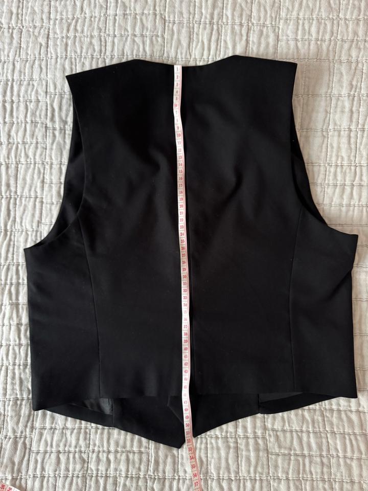 Черный жилет Zara