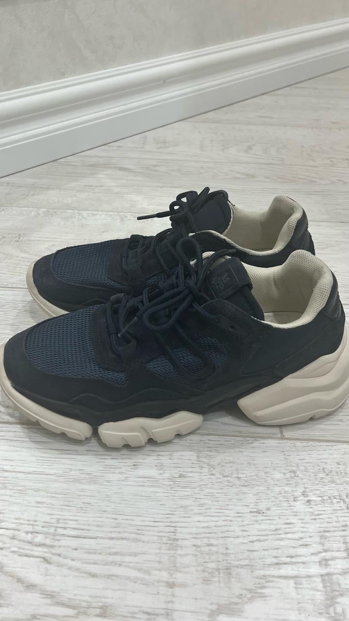 Продаются кроссовки