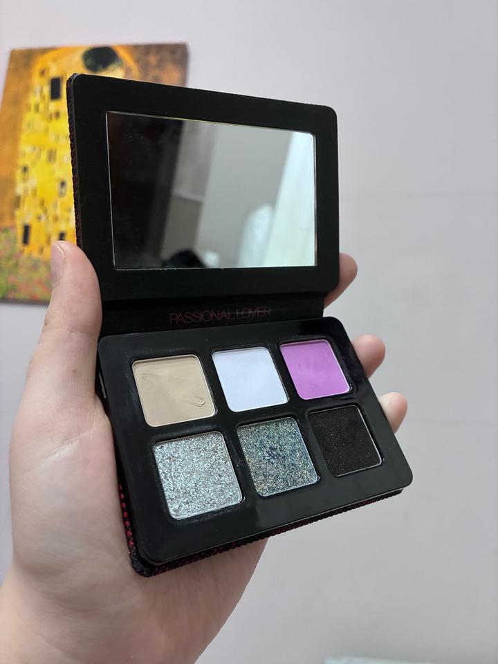 Палетка теней NANA x Passional Lover