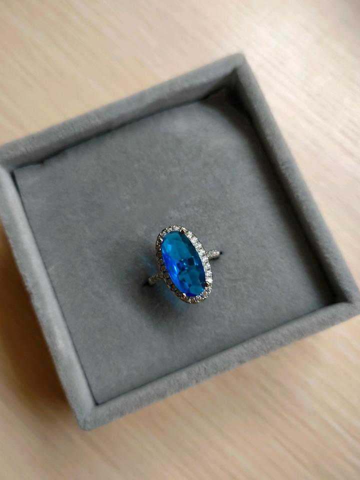 Кольцо с камнем лазурного цвета s925