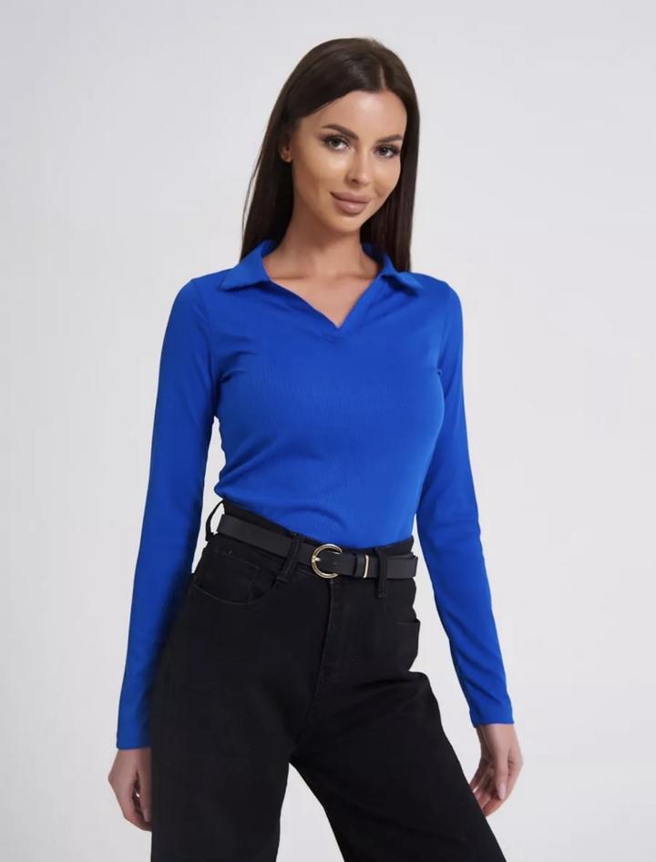 Синяя трикотажная укороченная кофта-поло с длинным рукавом и V-образным вырезом