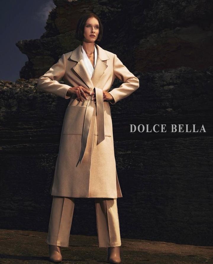 Бежевое пальто турецкого бренда