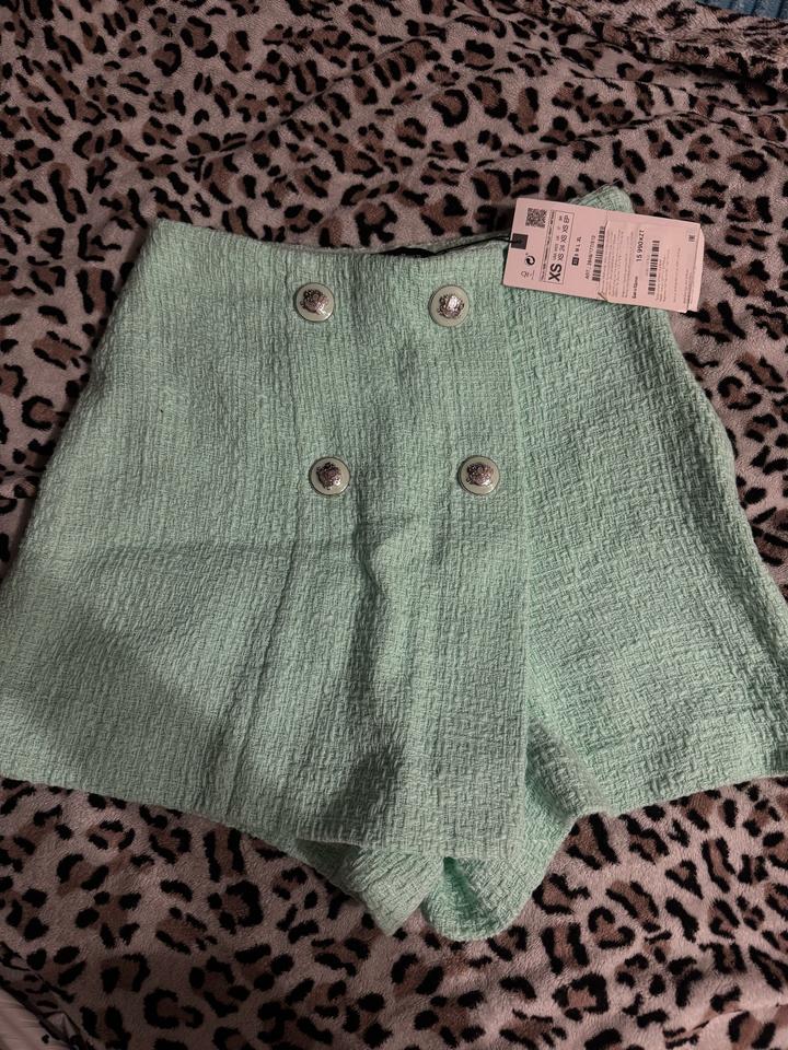 Шортики новые Zara