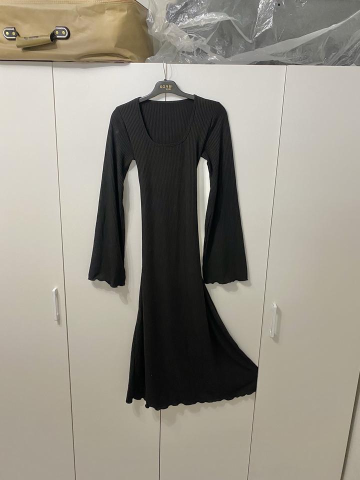 Черное платье на завязках