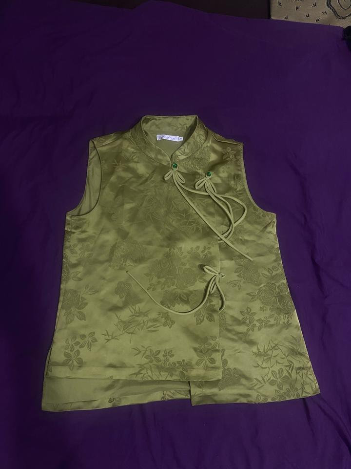 Атласный жилет в восточном стиле (Ципао)