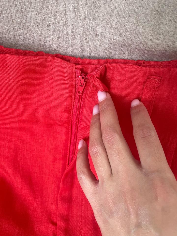 Яркие брюки GU