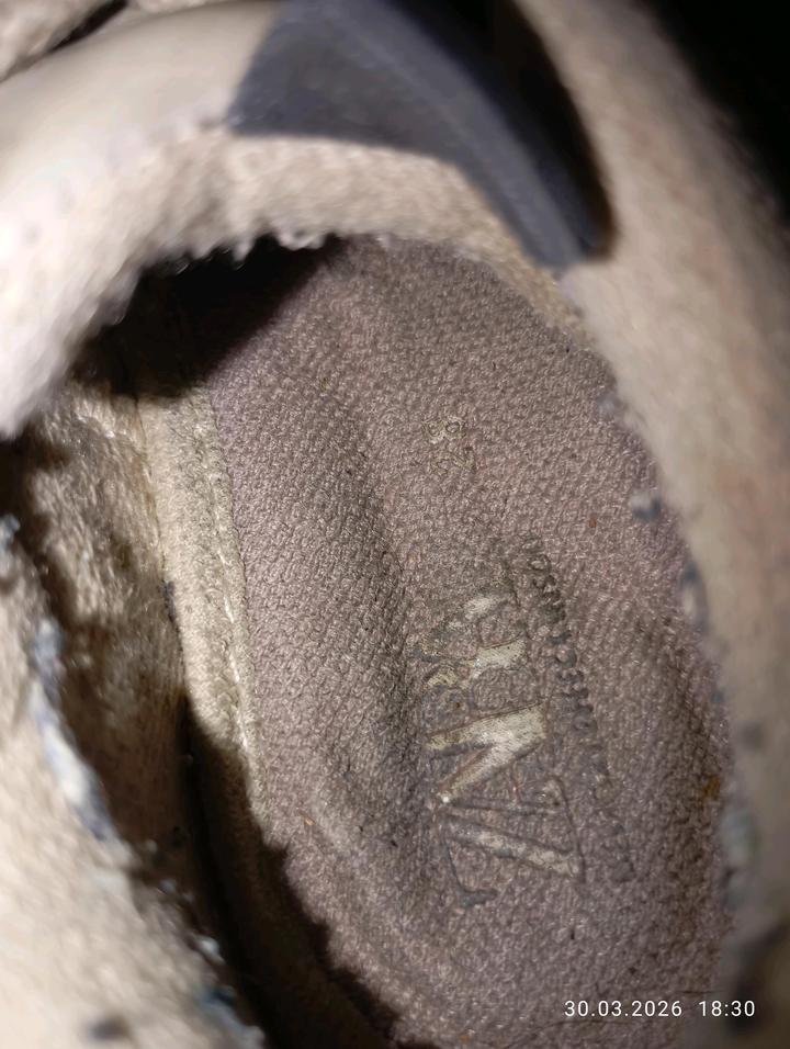 Кроссовки Zara