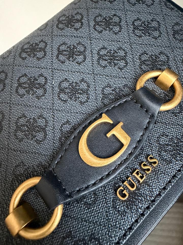 Сумка Guess