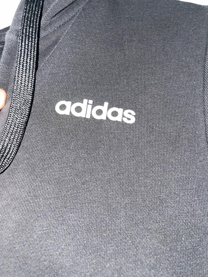 Спортивный костюм adidas