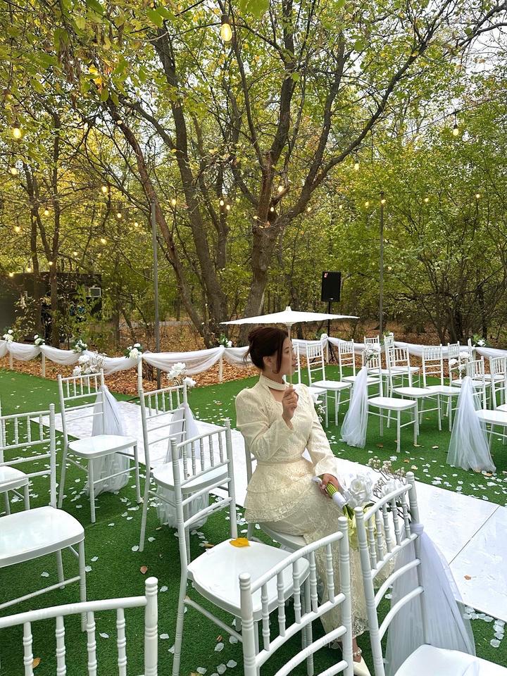 Белое кружевное платье