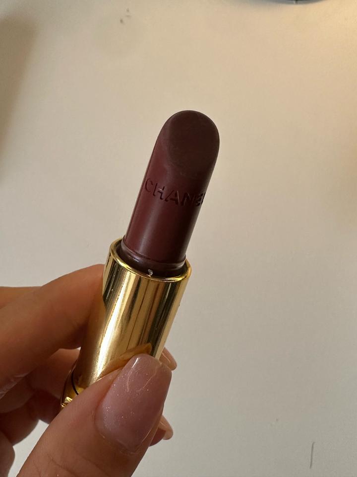 Помада Chanel rouge allure в оттенке Inattendy