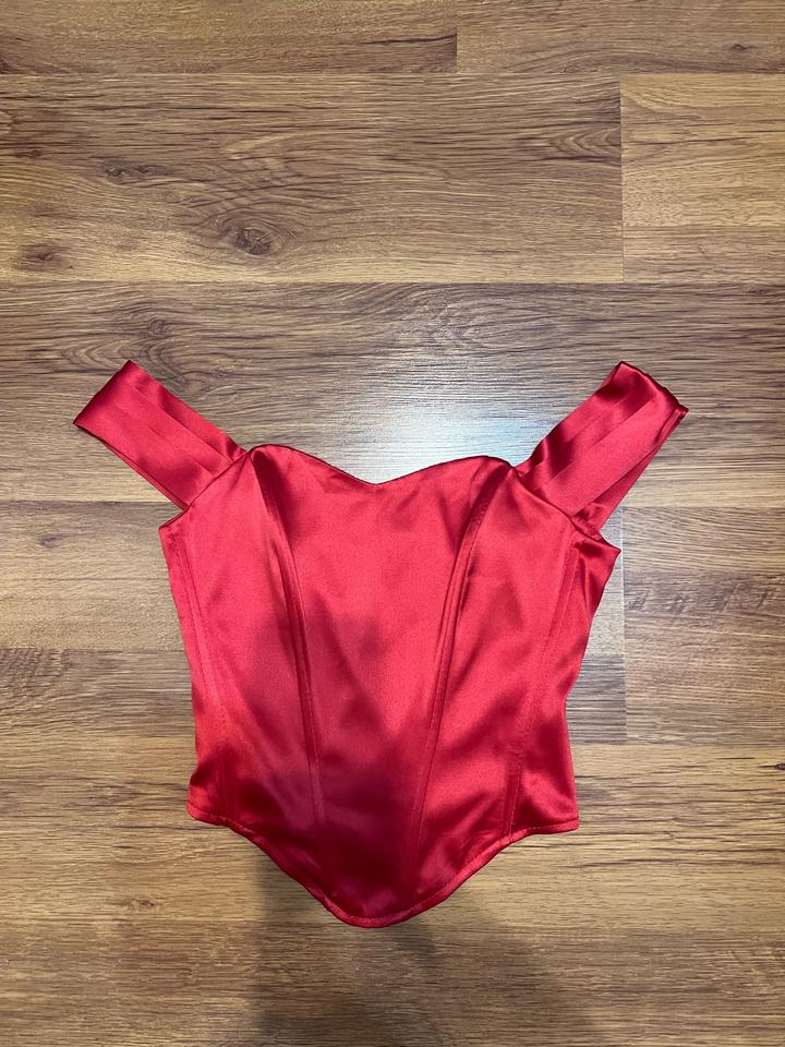 Красный корсет