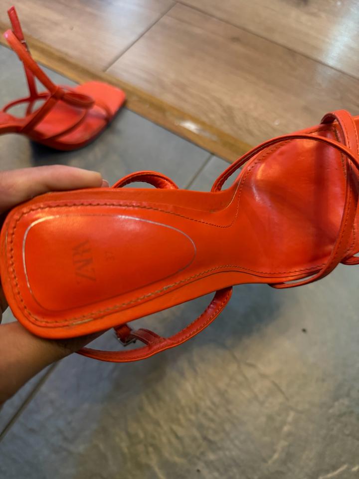 Босоножки Zara