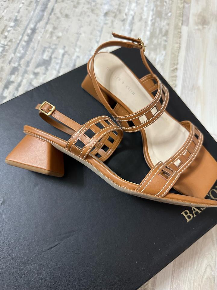 Босоножки от Charles&keith