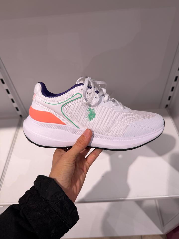 Кроссовки женские