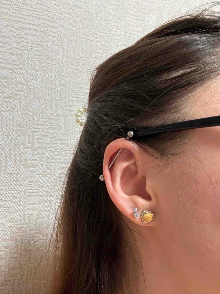 Продам комплект Guess:колье и серьги-пуссеты