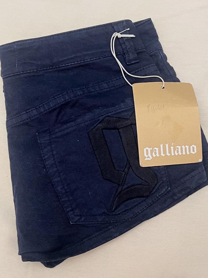 новые мини шорты Galliano Италия