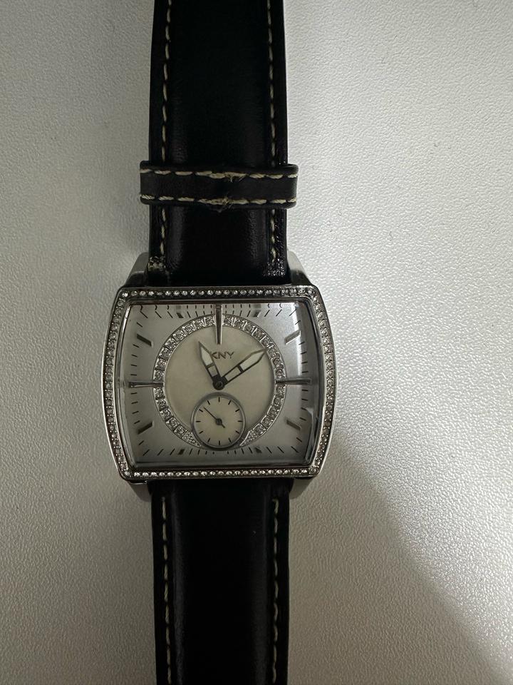 Часы DKNY