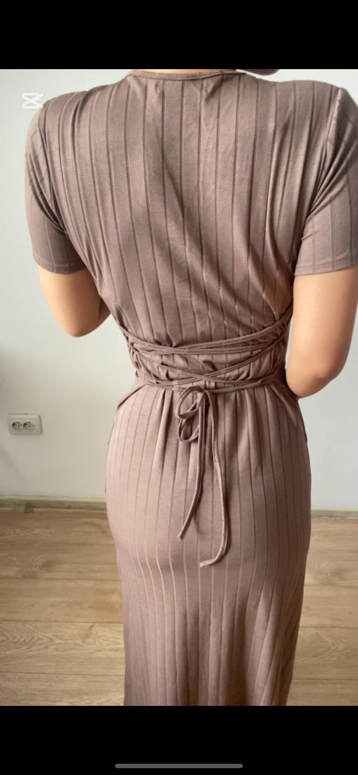 Платье с завязками сзади